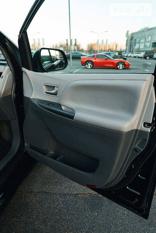 Минивэн Toyota Sienna 2018 в Киеве