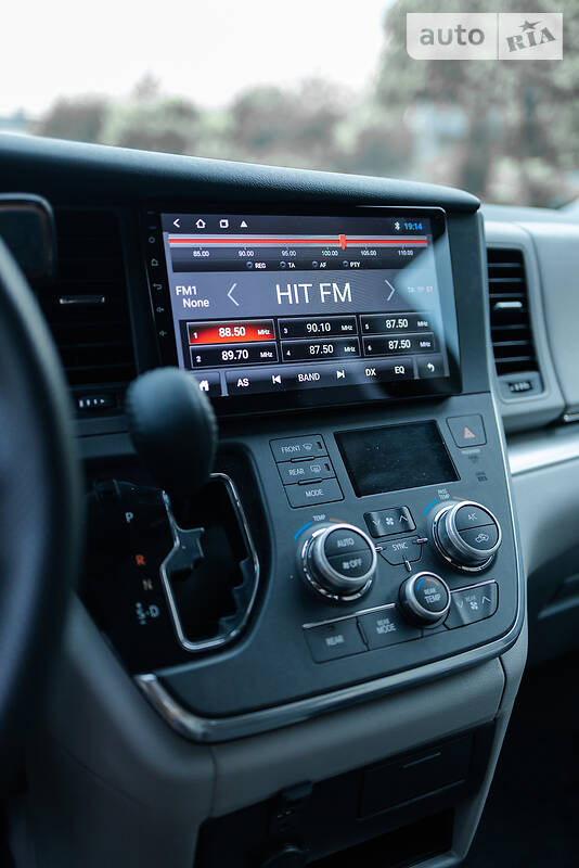 Минивэн Toyota Sienna 2018 в Киеве