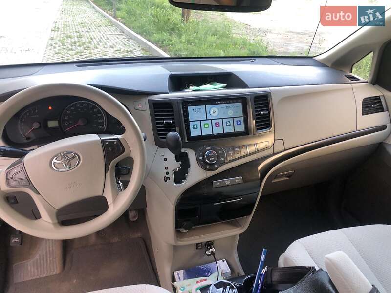 Мінівен Toyota Sienna 2013 в Івано-Франківську