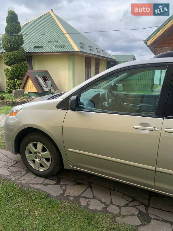 Універсал Toyota Sienna 2006 в Сокалі