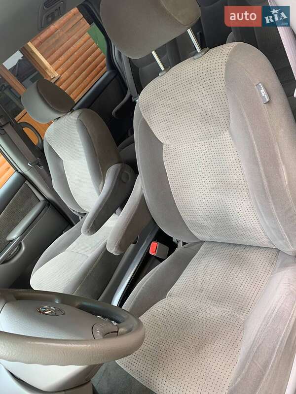 Універсал Toyota Sienna 2006 в Сокалі