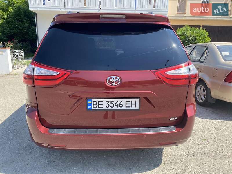 Минивэн Toyota Sienna 2017 в Николаеве