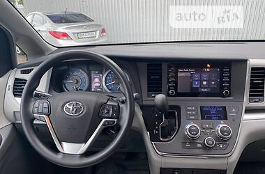 Минивэн Toyota Sienna 2018 в Киеве