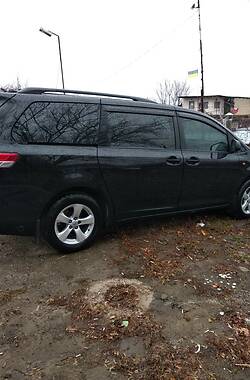 Мінівен Toyota Sienna 2010 в Харкові