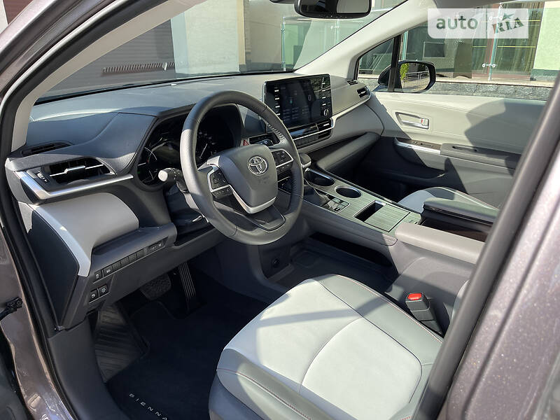 Мінівен Toyota Sienna 2020 в Одесі