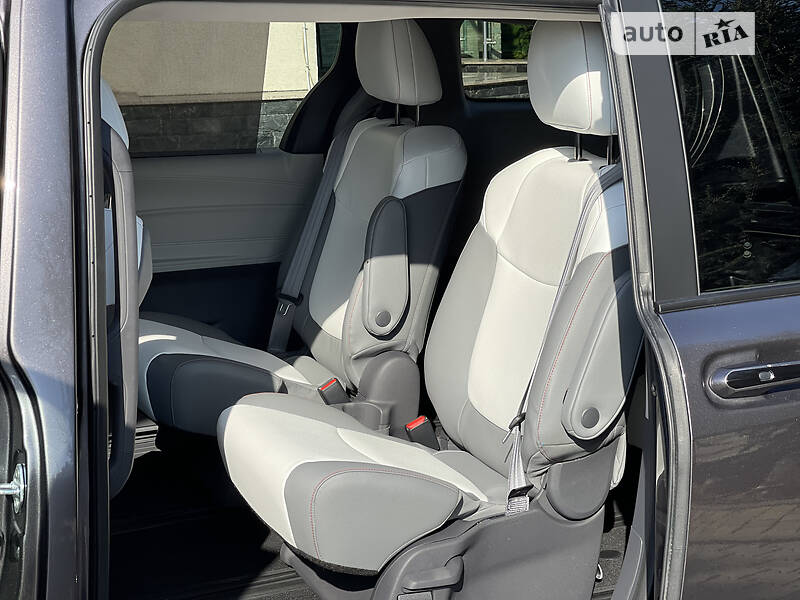 Мінівен Toyota Sienna 2020 в Одесі