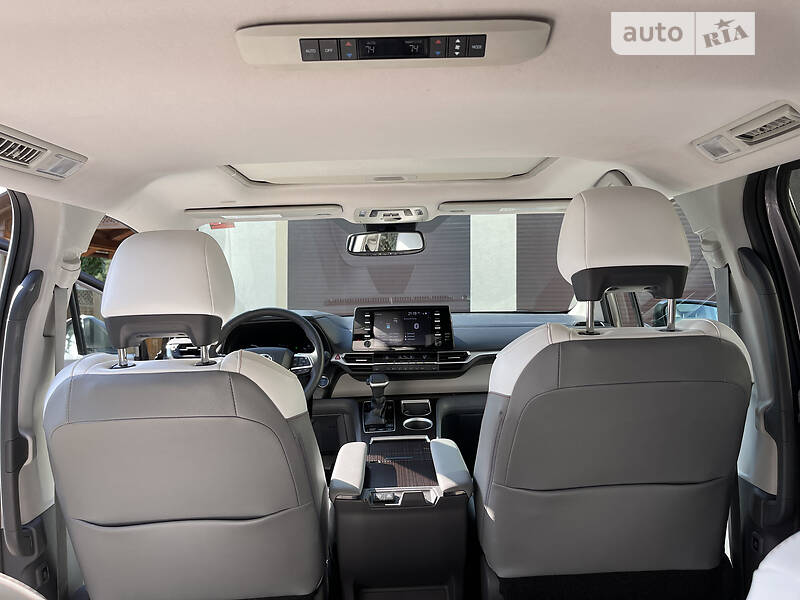 Мінівен Toyota Sienna 2020 в Одесі