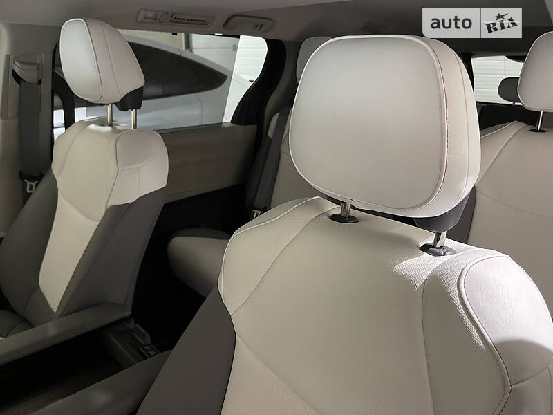 Мінівен Toyota Sienna 2020 в Одесі