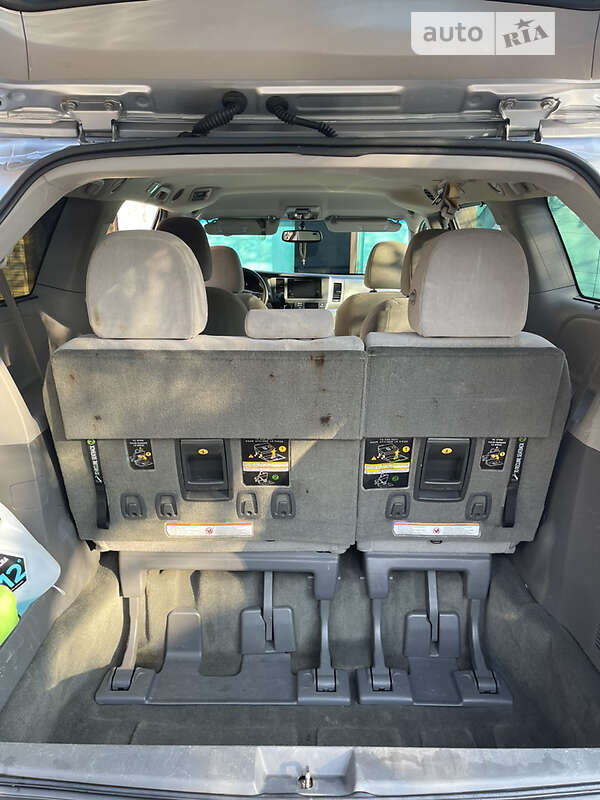 Мінівен Toyota Sienna 2015 в Ізмаїлі