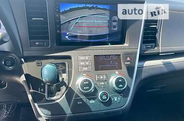 Мінівен Toyota Sienna 2015 в 