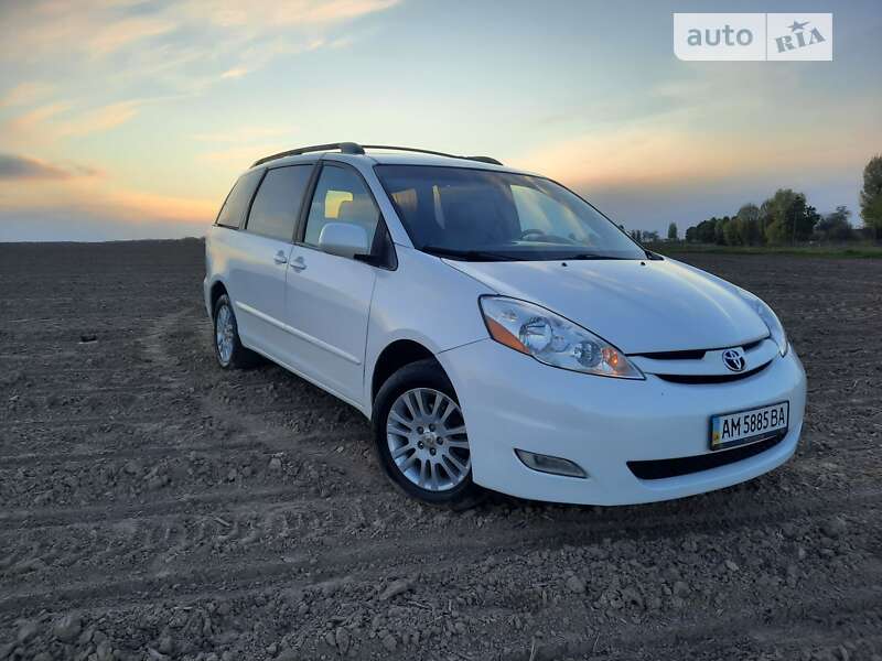 Минивэн Toyota Sienna 2007 в Киеве