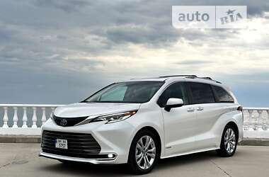 Минивэн Toyota Sienna 2020 в 