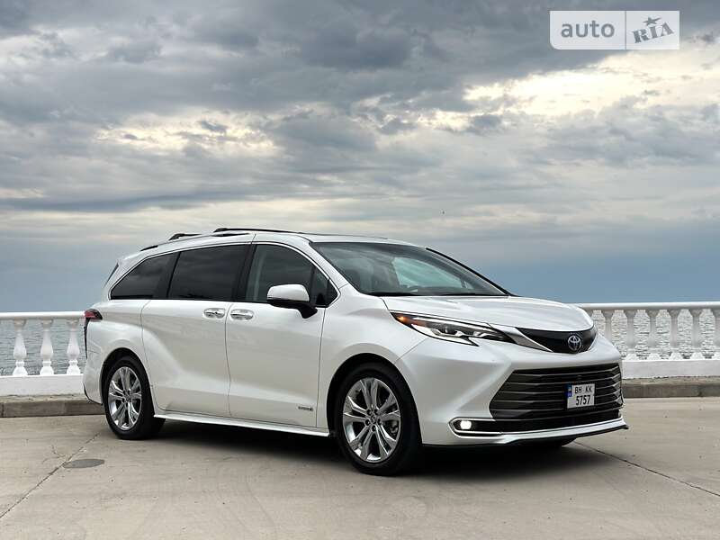 Минивэн Toyota Sienna 2020 в 