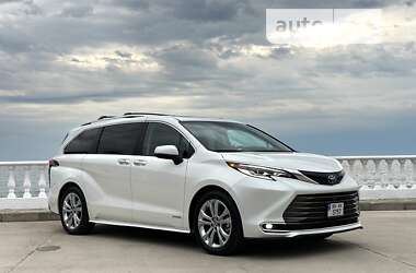 Минивэн Toyota Sienna 2020 в 
