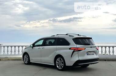 Минивэн Toyota Sienna 2020 в 