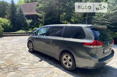 Минивэн Toyota Sienna 2012 в Львове