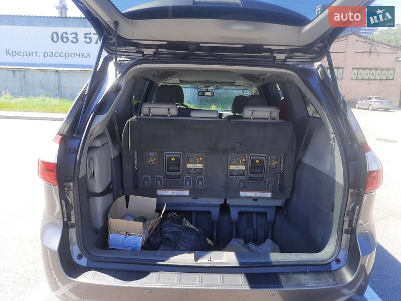 Минивэн Toyota Sienna 2015 в Киеве фото 8 Минивэн Toyota Sienna 2015 в Киеве