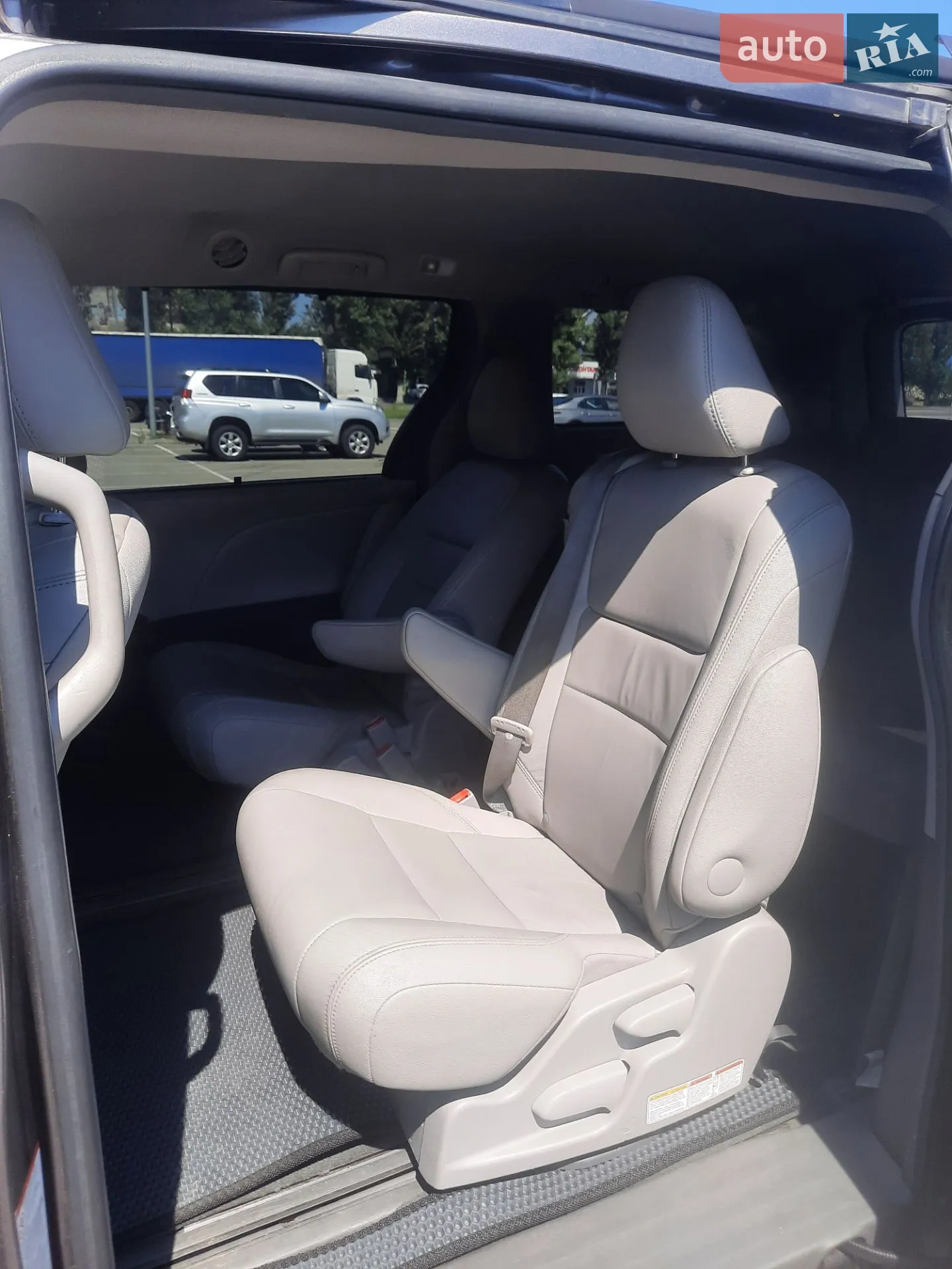 2015 Toyota Sienna - мініатюра 12