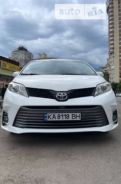 Минивэн Toyota Sienna 2013 в Киеве