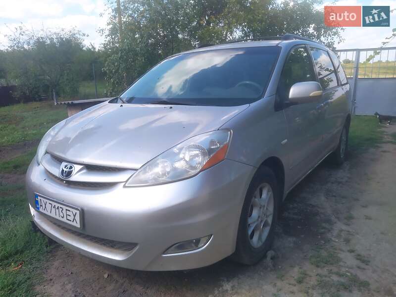 Мінівен Toyota Sienna 2005 в Лозовій