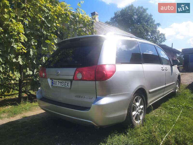 Мінівен Toyota Sienna 2005 в Лозовій