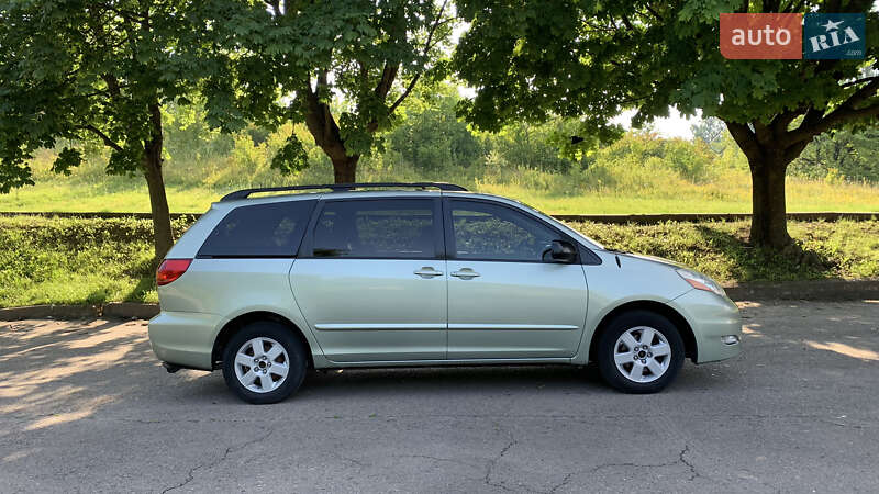 Минивэн Toyota Sienna 2007 в Ровно