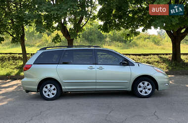 Минивэн Toyota Sienna 2007 в Ровно