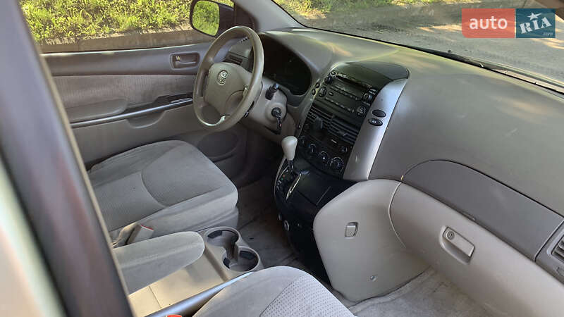 Минивэн Toyota Sienna 2007 в Ровно