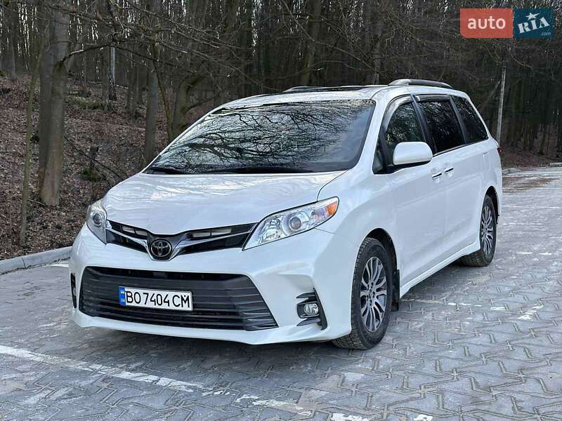 Мінівен Toyota Sienna 2017 в Тернополі