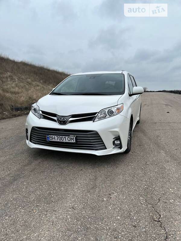 Минивэн Toyota Sienna 2018 в Одессе