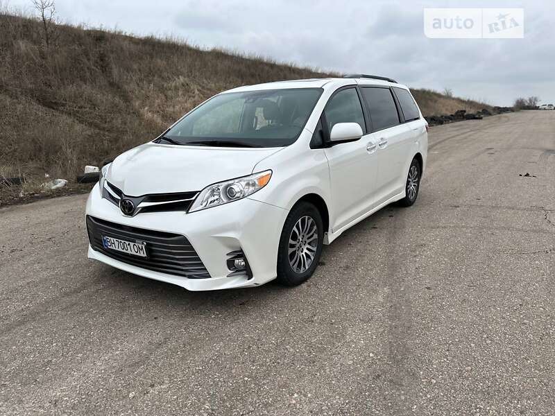 Минивэн Toyota Sienna 2018 в Одессе