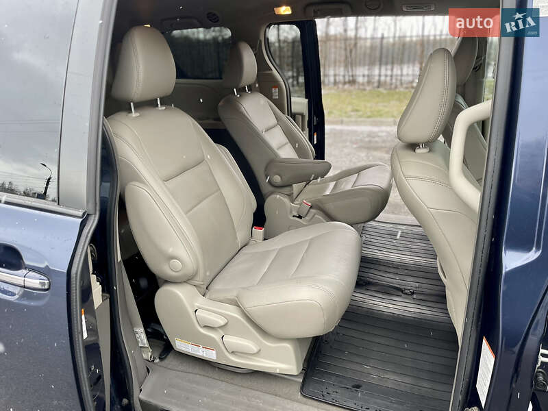 Мінівен Toyota Sienna 2019 в Умані