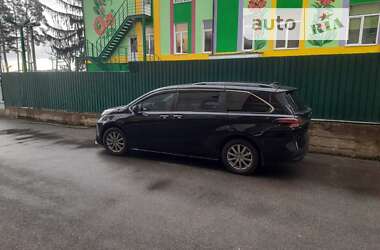 Минивэн Toyota Sienna 2021 в Ирпене