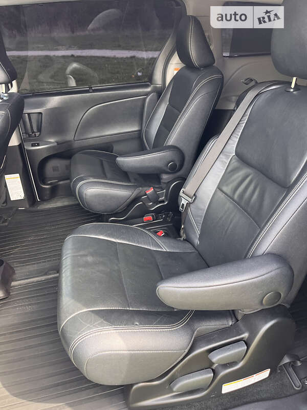 Минивэн Toyota Sienna 2016 в Днепре