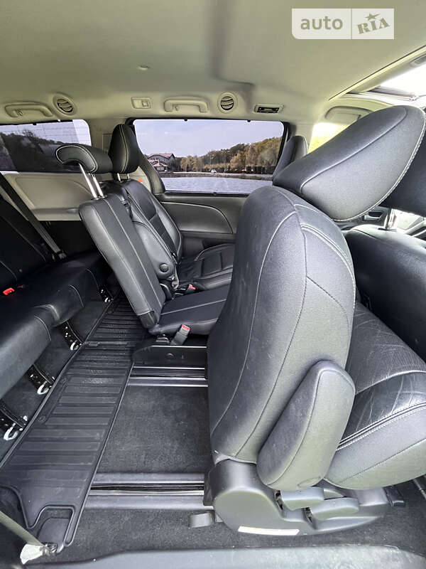 Минивэн Toyota Sienna 2016 в Днепре