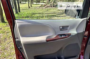 Мінівен Toyota Sienna 2014 в Запоріжжі