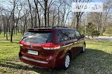 Мінівен Toyota Sienna 2014 в Запоріжжі