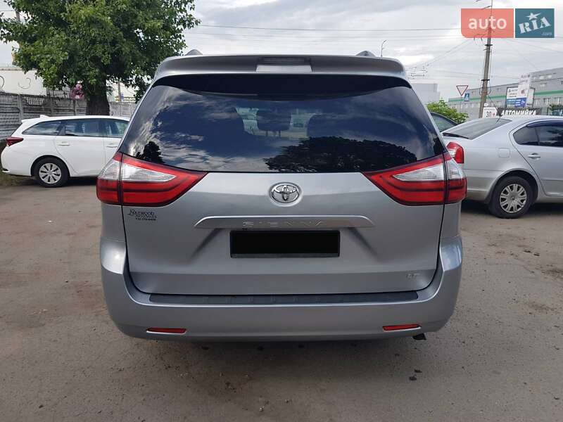 Минивэн Toyota Sienna 2015 в Киеве