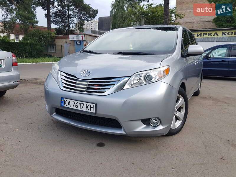 Toyota Sienna 2015