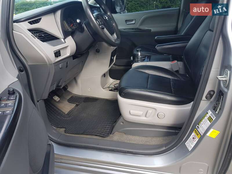 Минивэн Toyota Sienna 2015 в Киеве