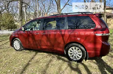 Toyota Sienna 2014