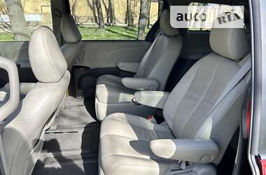 Мінівен Toyota Sienna 2014 в Запоріжжі