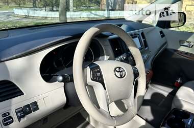 Мінівен Toyota Sienna 2014 в Запоріжжі