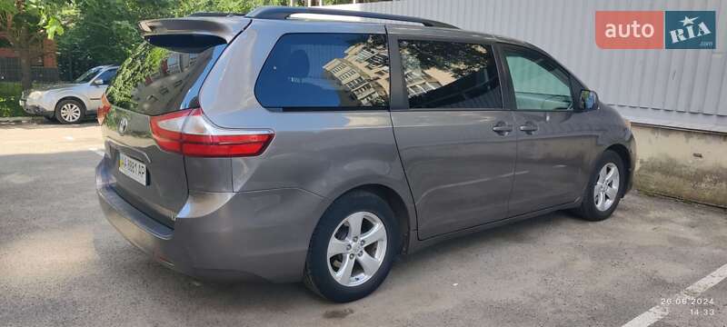 Минивэн Toyota Sienna 2016 в Киеве