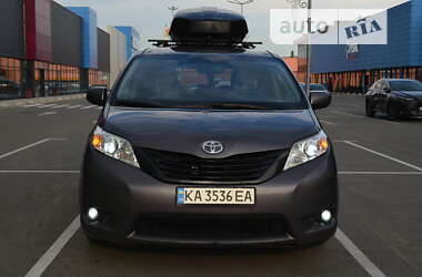 Минивэн Toyota Sienna 2015 в Киеве