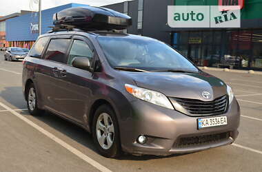 Минивэн Toyota Sienna 2015 в Киеве