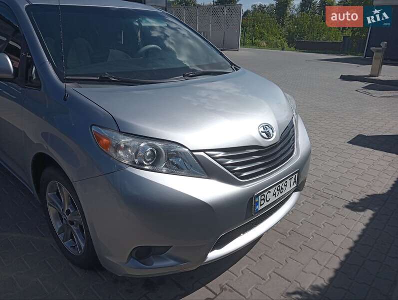 Мінівен Toyota Sienna 2010 в Шептицькому