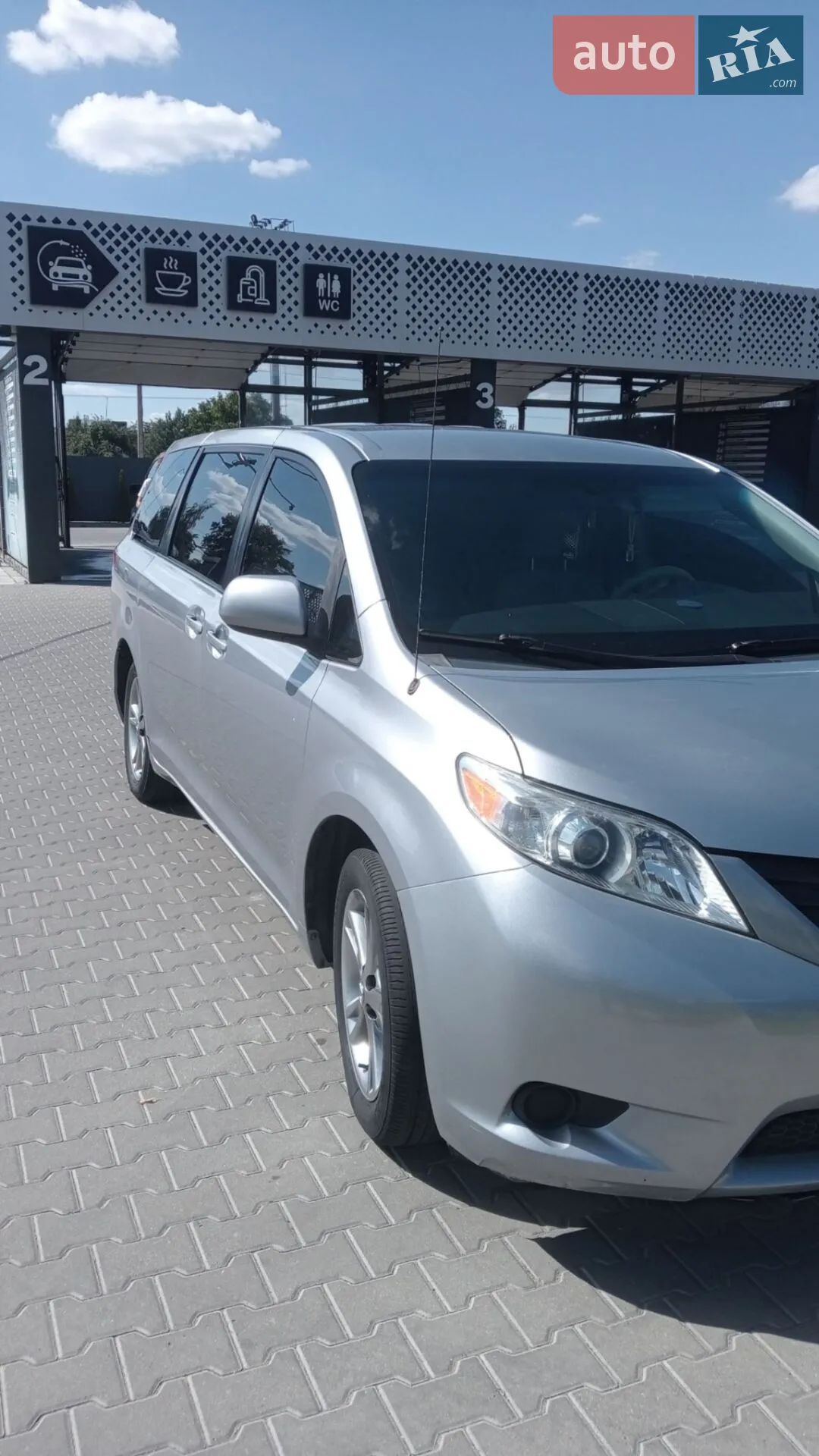 2010 Toyota Sienna - мініатюра 5