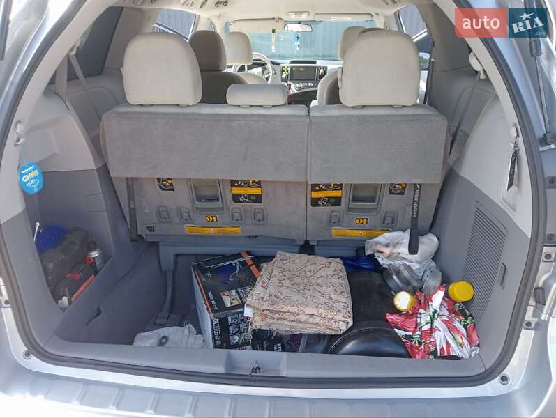Мінівен Toyota Sienna 2010 в Шептицькому