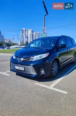 Мінівен Toyota Sienna 2019 в Києві